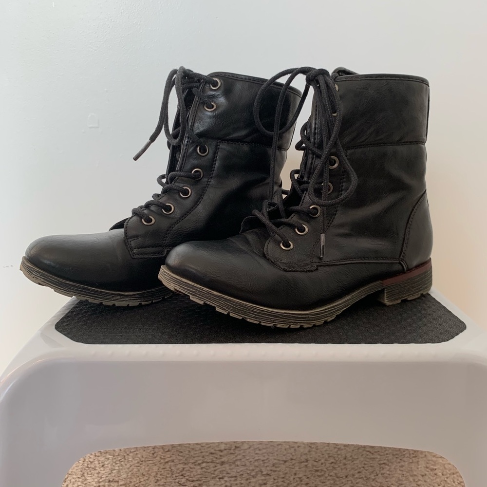 Black boots!